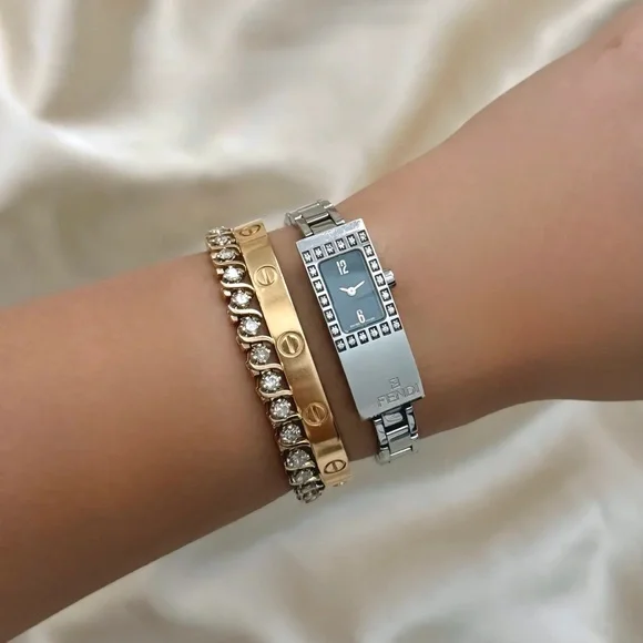 AUTHENTIC VINTAGE FENDI DIAMOND SILVER DAINTY WATCH AUTHENTIC VINTAGE FENDI DIAMOND SILVER DAINTY WATCH main image 2
